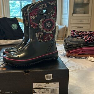 BOGS Kids waterproof boots NWT